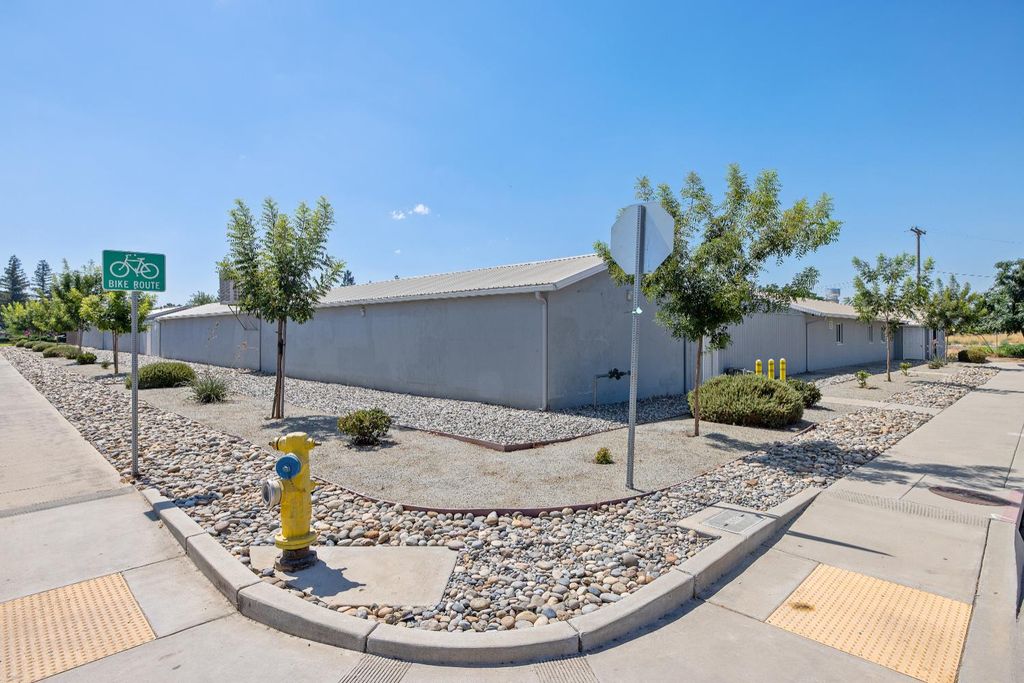 Image 13 of property listing at 638 W Kern, Dinuba, CA 93618