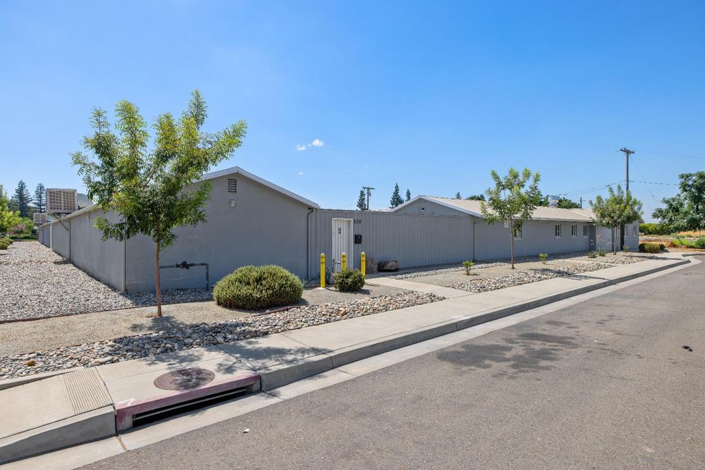 Image 14 of property listing at 638 W Kern, Dinuba, CA 93618