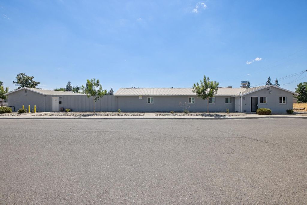 Image 15 of property listing at 638 W Kern, Dinuba, CA 93618