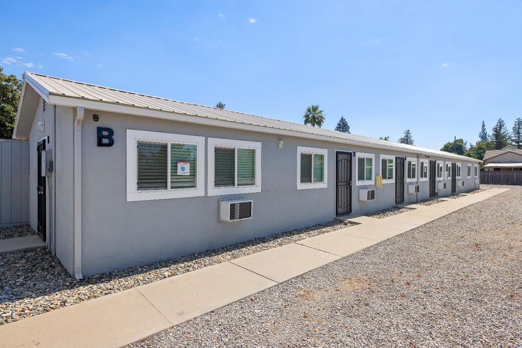 Image 21 of property listing at 638 W Kern, Dinuba, CA 93618