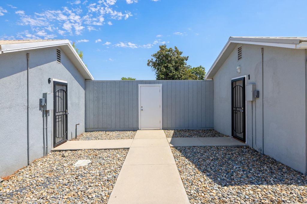 Image 22 of property listing at 638 W Kern, Dinuba, CA 93618