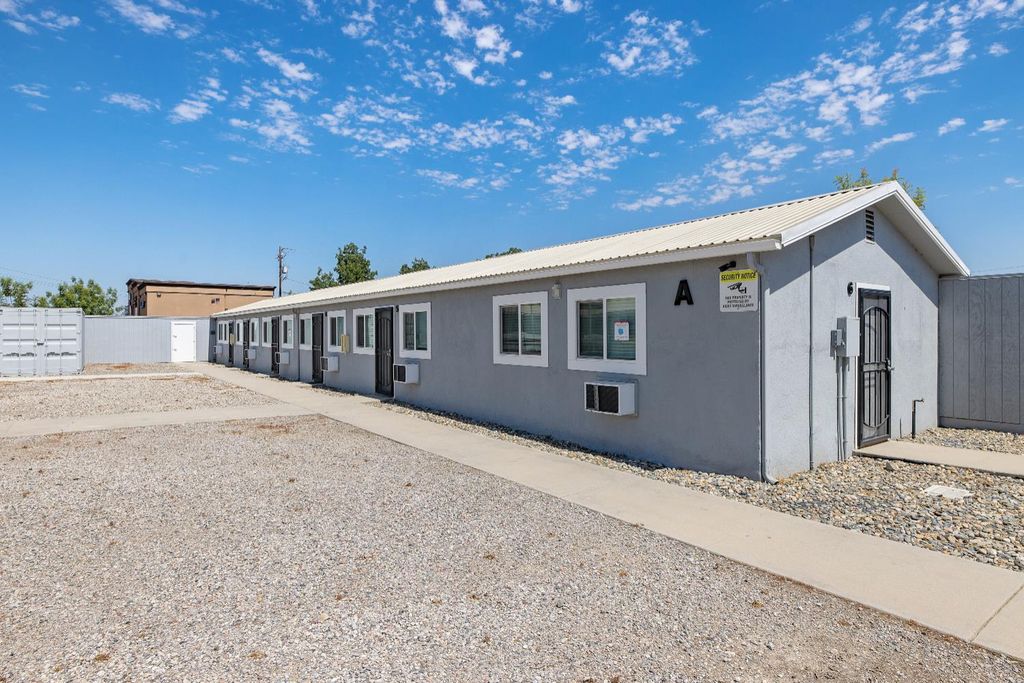 Image 23 of property listing at 638 W Kern, Dinuba, CA 93618