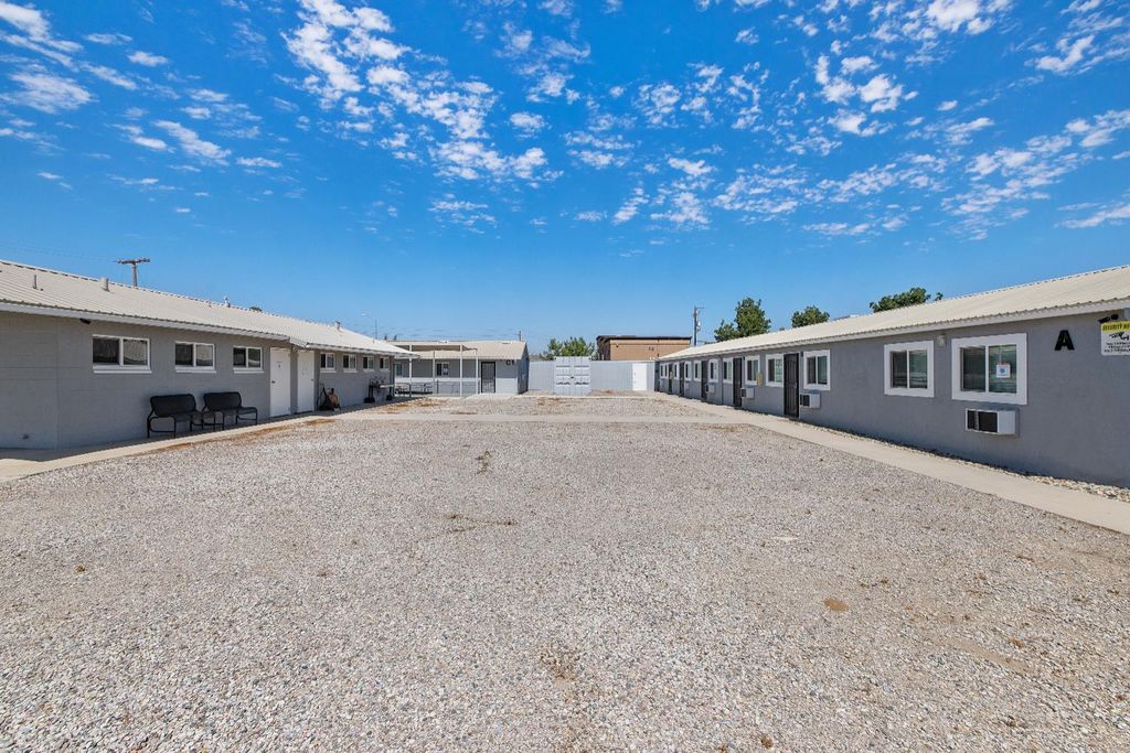 Image 25 of property listing at 638 W Kern, Dinuba, CA 93618