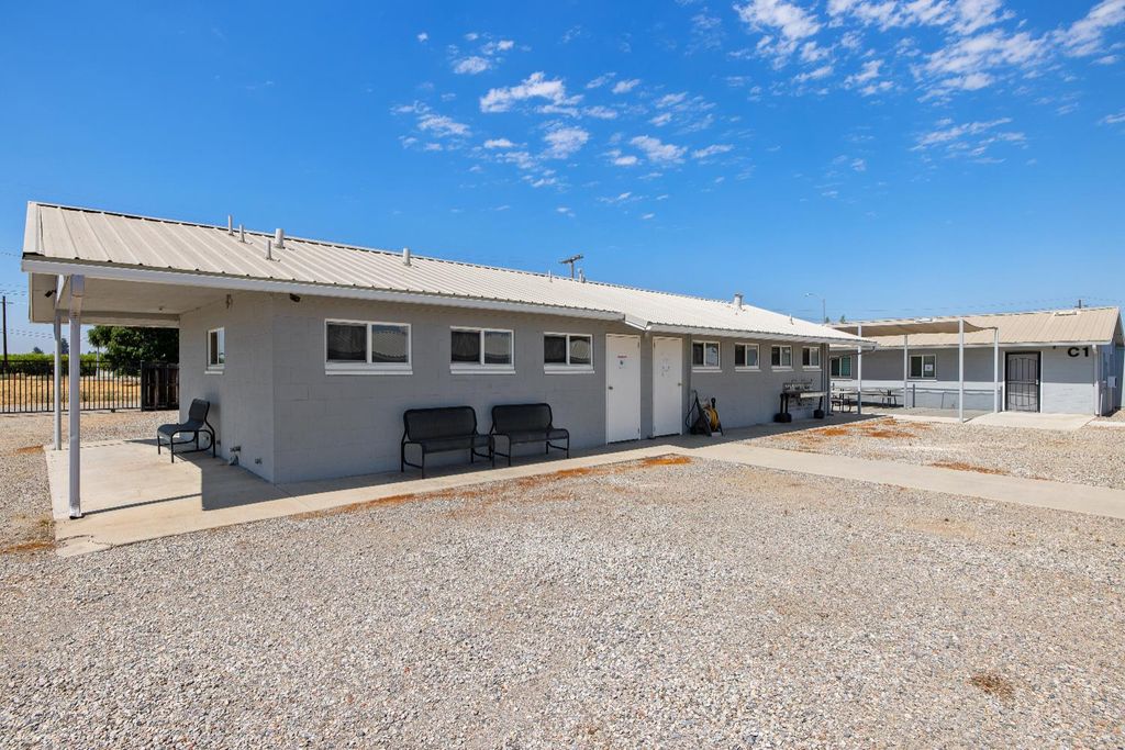 Image 26 of property listing at 638 W Kern, Dinuba, CA 93618