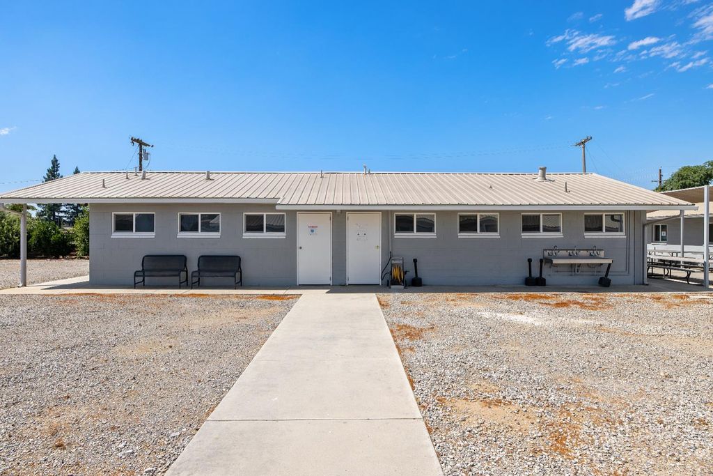Image 27 of property listing at 638 W Kern, Dinuba, CA 93618