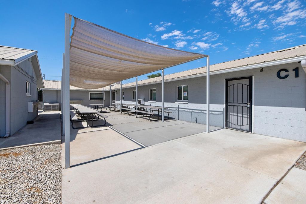 Image 29 of property listing at 638 W Kern, Dinuba, CA 93618