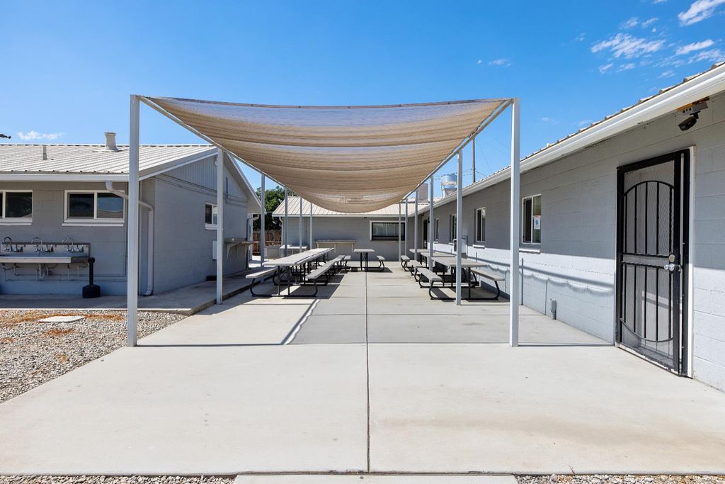 Image 30 of property listing at 638 W Kern, Dinuba, CA 93618