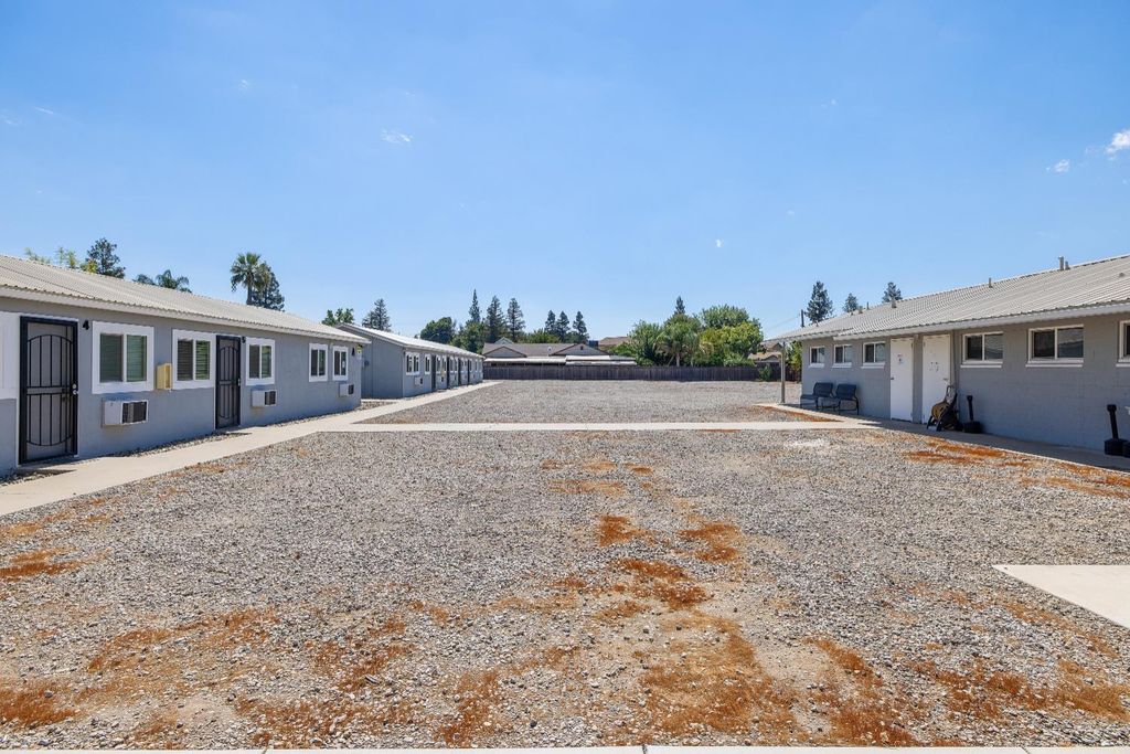 Image 31 of property listing at 638 W Kern, Dinuba, CA 93618
