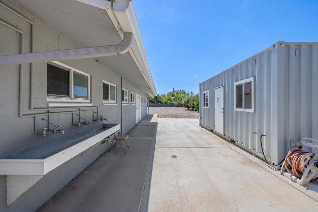 Image 32 of property listing at 638 W Kern, Dinuba, CA 93618