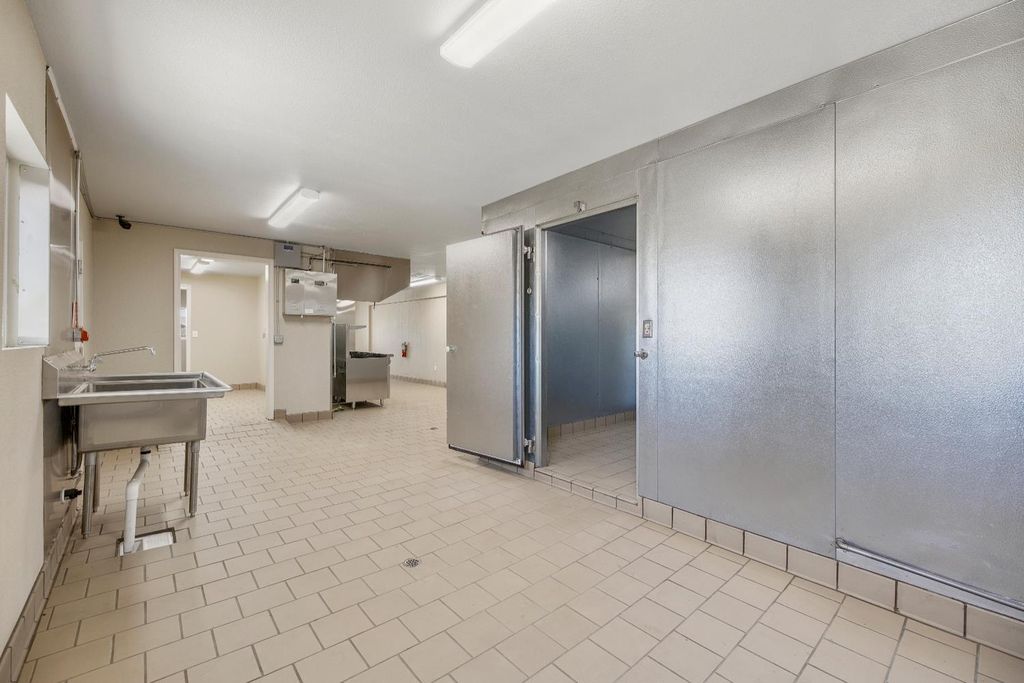 Image 37 of property listing at 638 W Kern, Dinuba, CA 93618