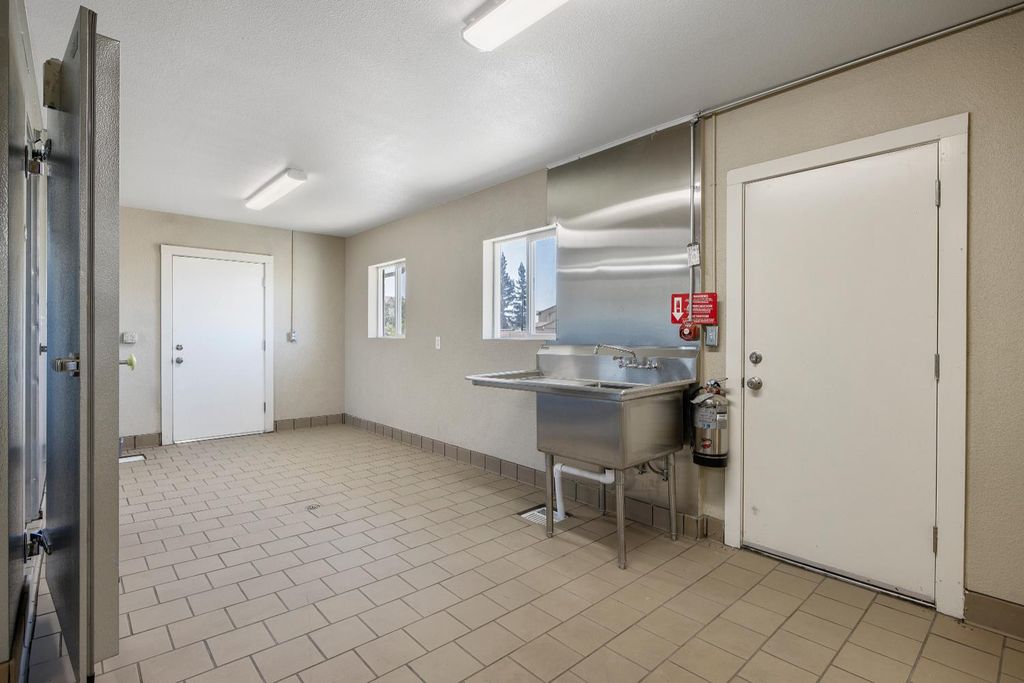 Image 38 of property listing at 638 W Kern, Dinuba, CA 93618