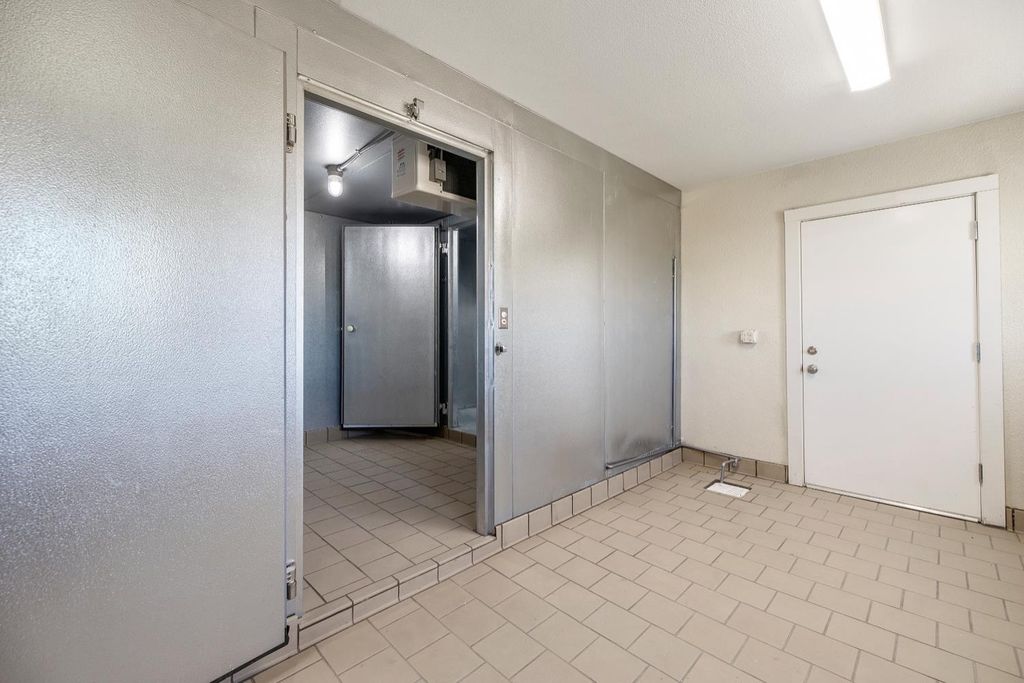 Image 39 of property listing at 638 W Kern, Dinuba, CA 93618