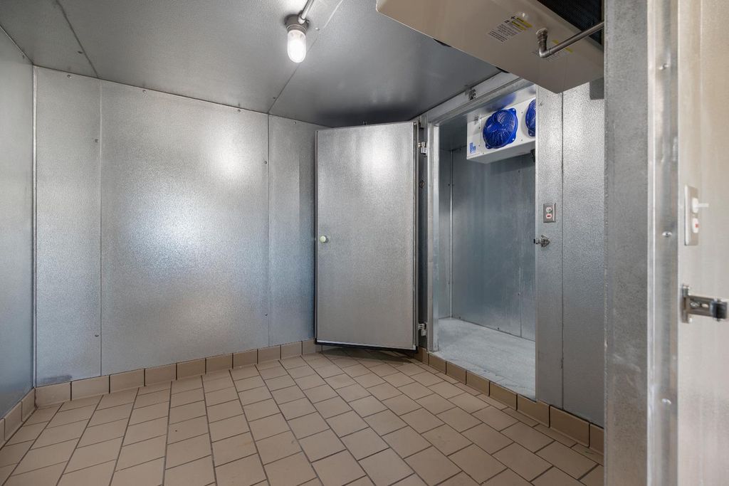 Image 40 of property listing at 638 W Kern, Dinuba, CA 93618