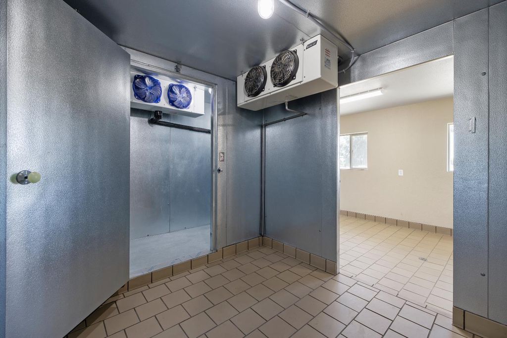 Image 41 of property listing at 638 W Kern, Dinuba, CA 93618