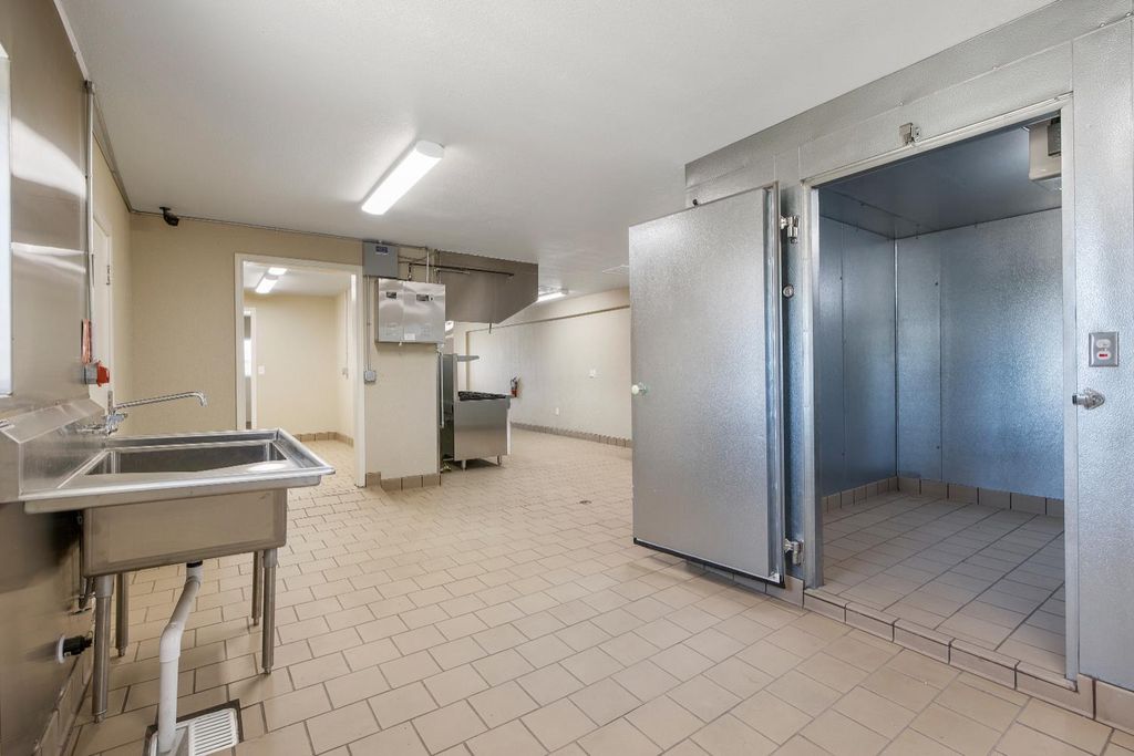 Image 42 of property listing at 638 W Kern, Dinuba, CA 93618