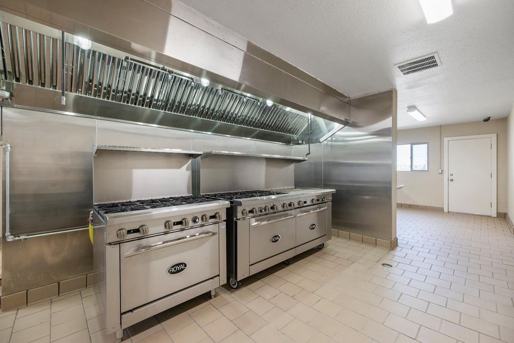 Image 45 of property listing at 638 W Kern, Dinuba, CA 93618