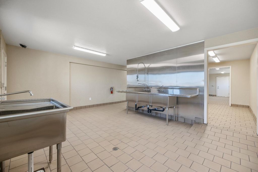 Image 49 of property listing at 638 W Kern, Dinuba, CA 93618