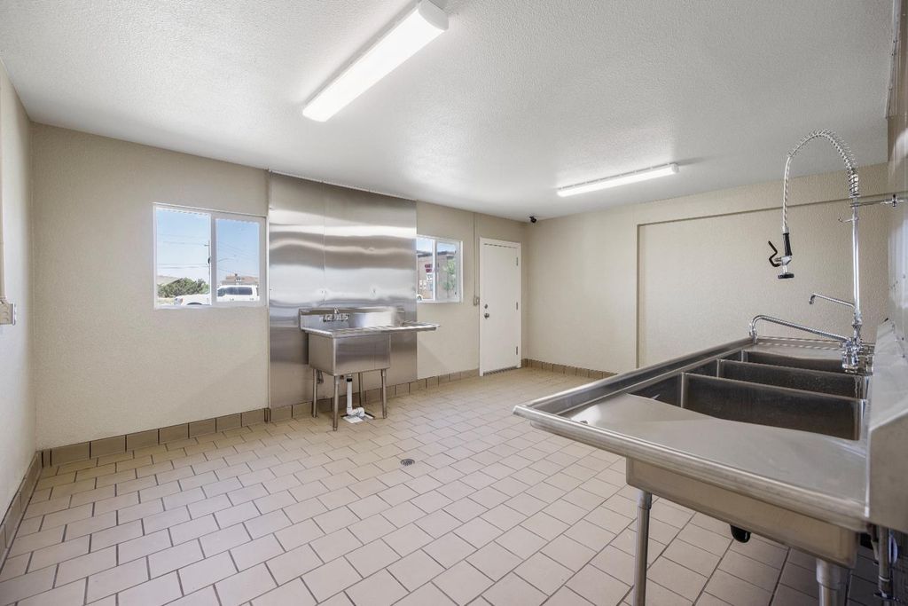 Image 50 of property listing at 638 W Kern, Dinuba, CA 93618