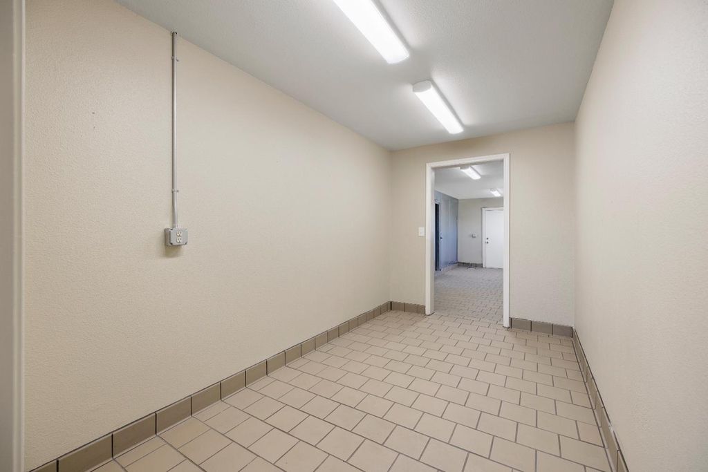 Image 51 of property listing at 638 W Kern, Dinuba, CA 93618