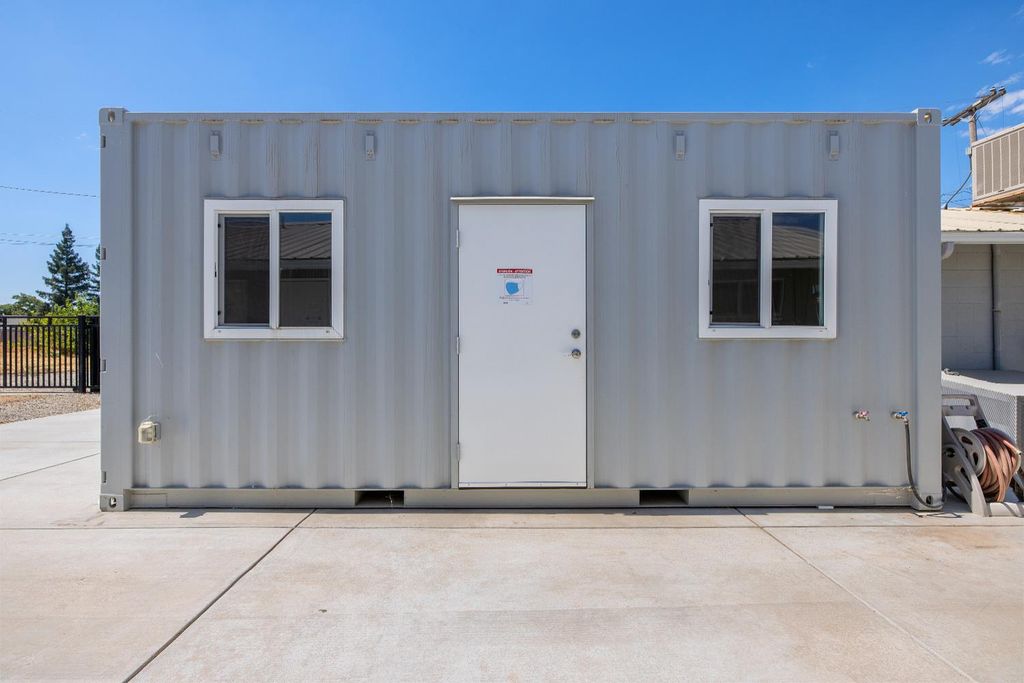 Image 53 of property listing at 638 W Kern, Dinuba, CA 93618