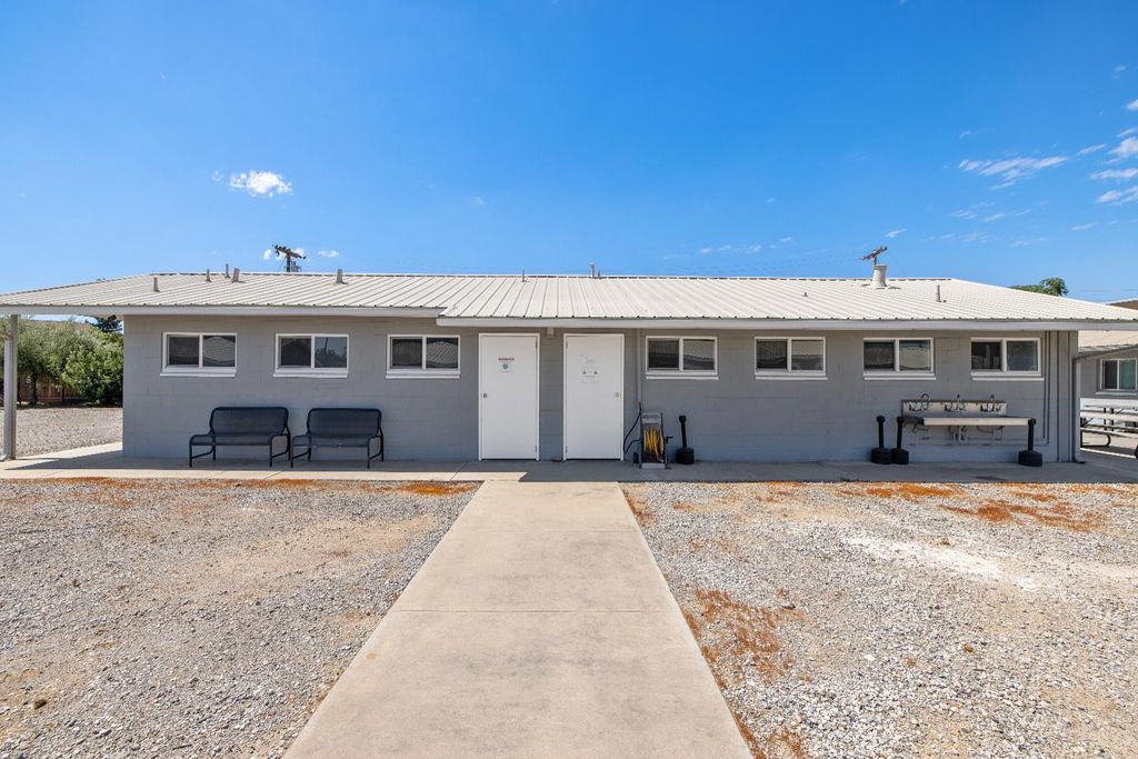 Image 62 of property listing at 638 W Kern, Dinuba, CA 93618