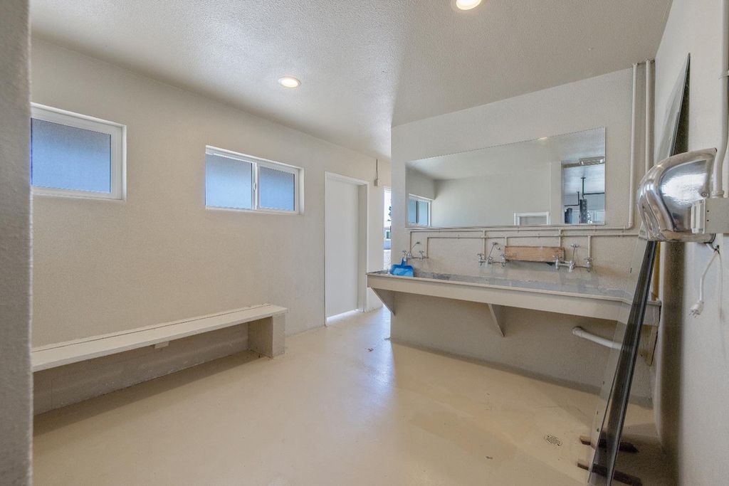Image 64 of property listing at 638 W Kern, Dinuba, CA 93618