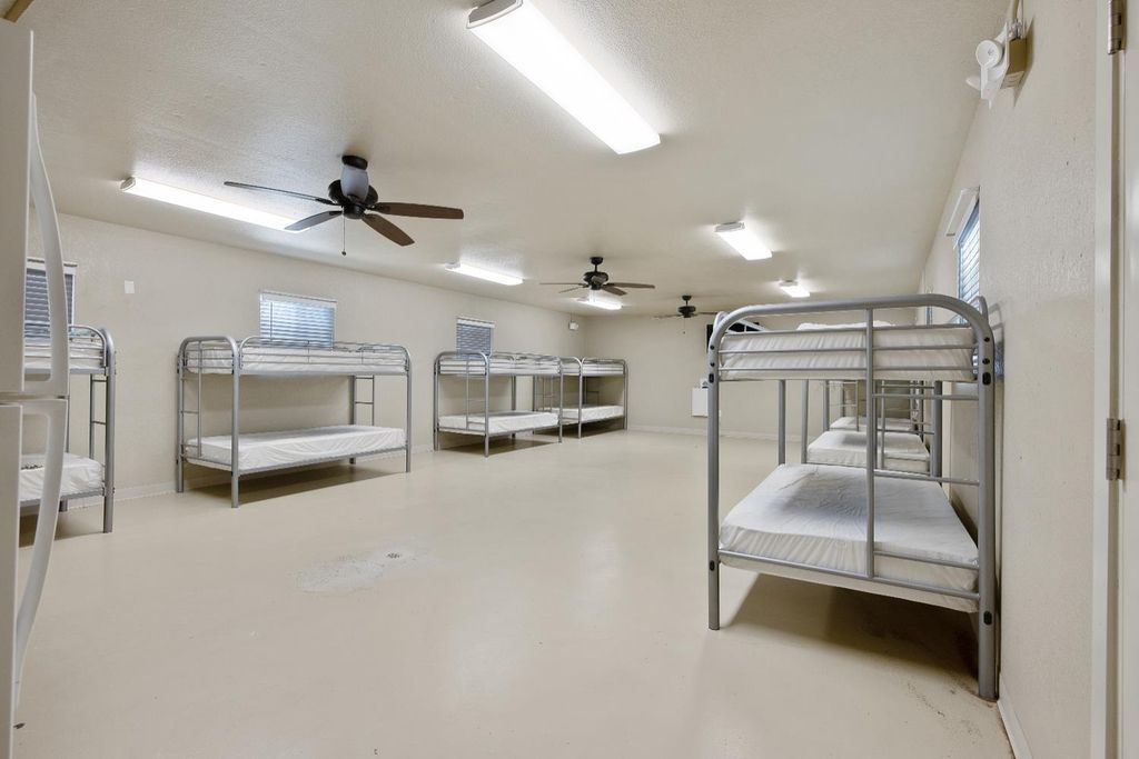 Image 72 of property listing at 638 W Kern, Dinuba, CA 93618