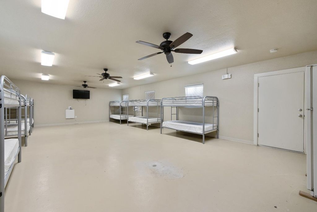 Image 73 of property listing at 638 W Kern, Dinuba, CA 93618