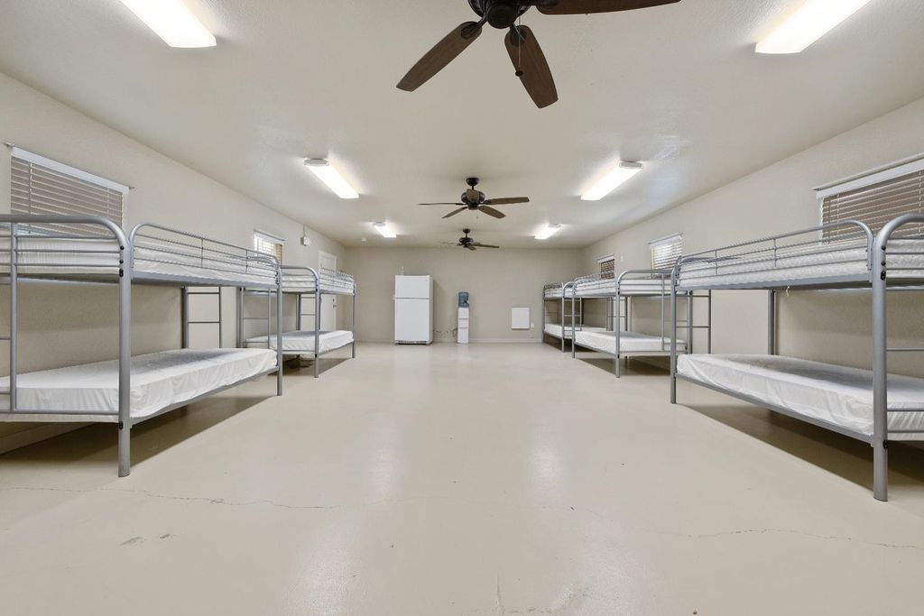 Image 74 of property listing at 638 W Kern, Dinuba, CA 93618