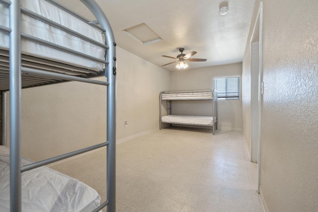 Image 78 of property listing at 638 W Kern, Dinuba, CA 93618