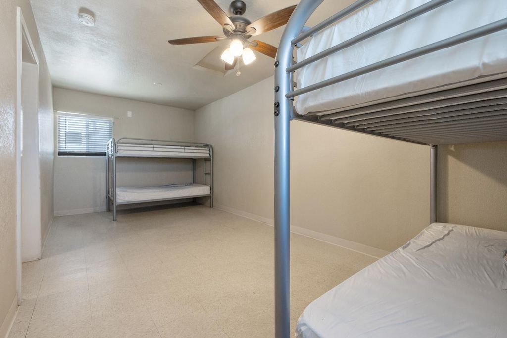 Image 79 of property listing at 638 W Kern, Dinuba, CA 93618