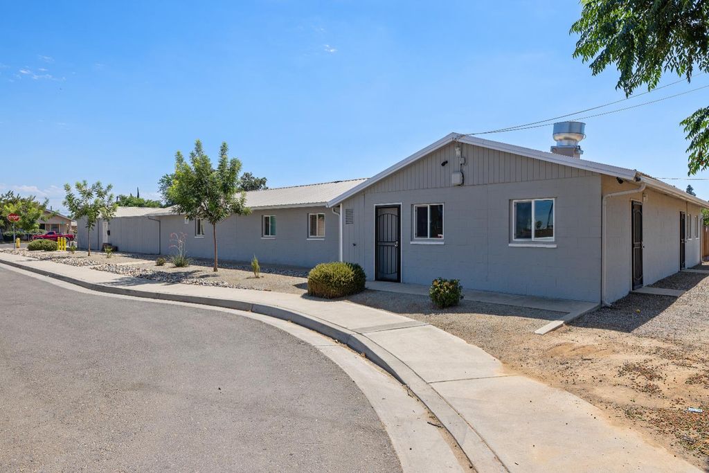 Image 8 of property listing at 638 W Kern, Dinuba, CA 93618
