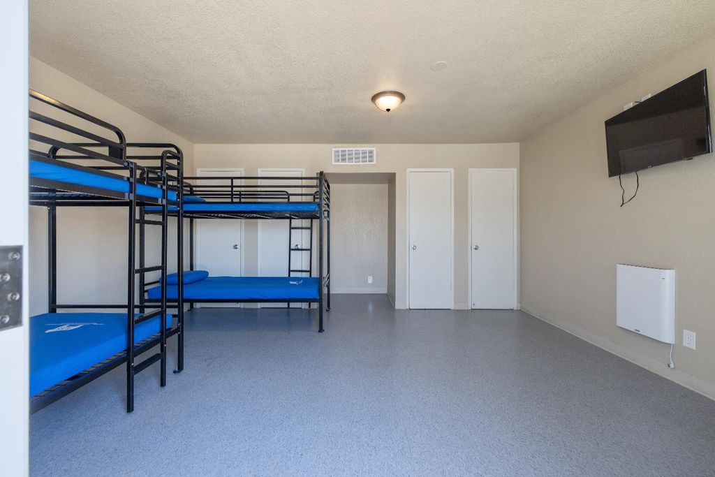 Image 80 of property listing at 638 W Kern, Dinuba, CA 93618
