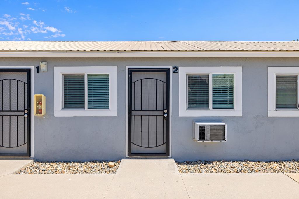 Image 82 of property listing at 638 W Kern, Dinuba, CA 93618