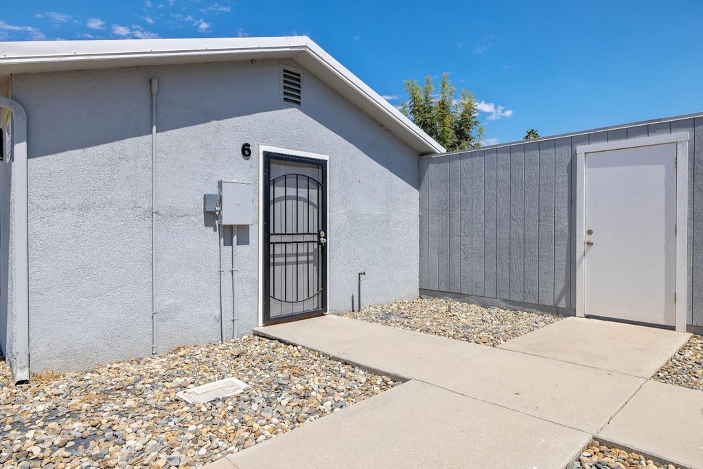 Image 86 of property listing at 638 W Kern, Dinuba, CA 93618