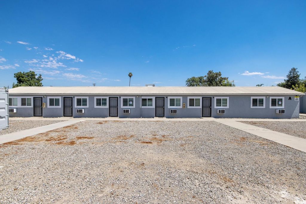 Image 89 of property listing at 638 W Kern, Dinuba, CA 93618