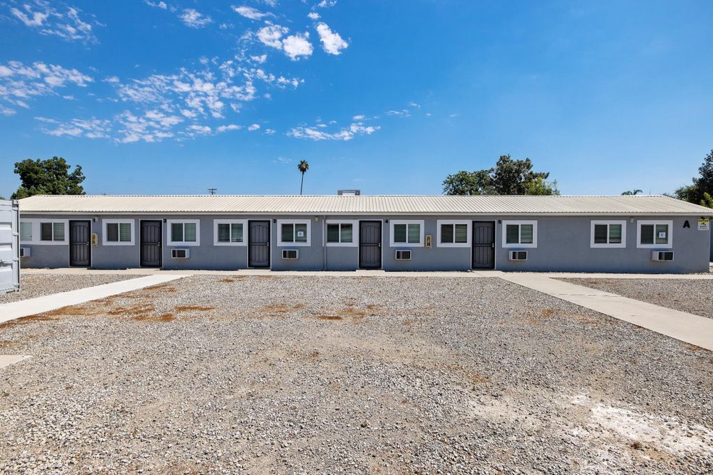 Image 90 of property listing at 638 W Kern, Dinuba, CA 93618