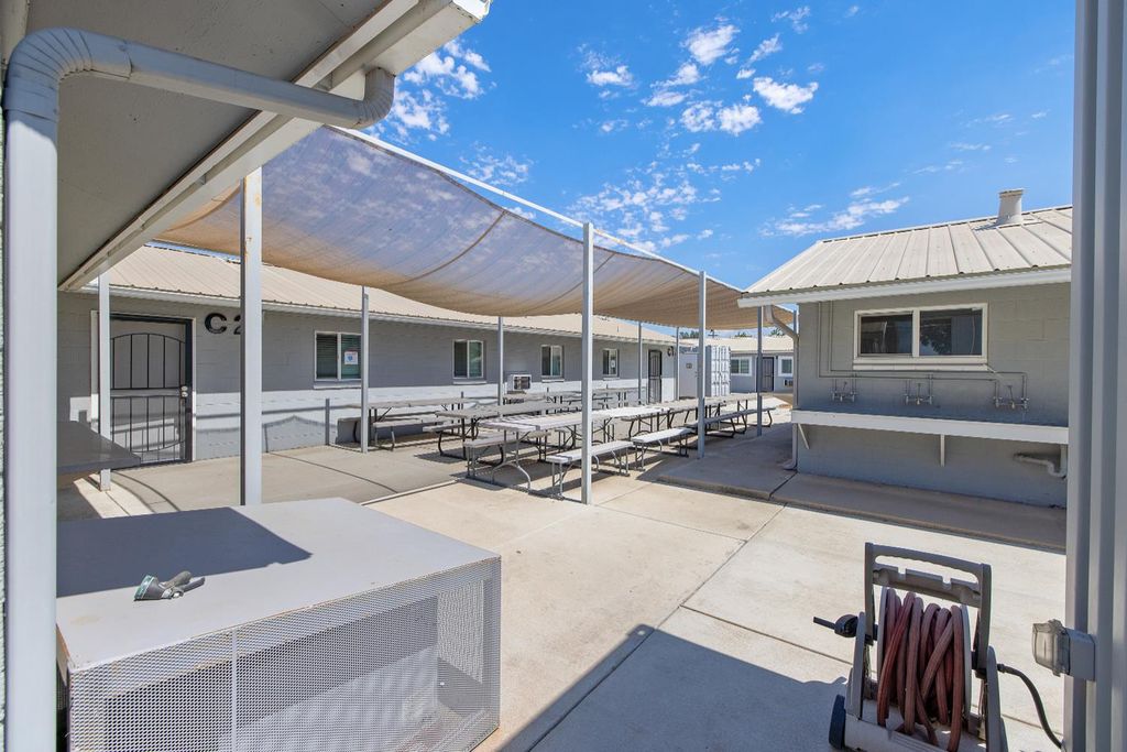 Image 92 of property listing at 638 W Kern, Dinuba, CA 93618