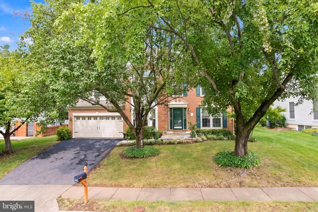 1316 SUMMERFIELD DR, Herndon, VA 20170