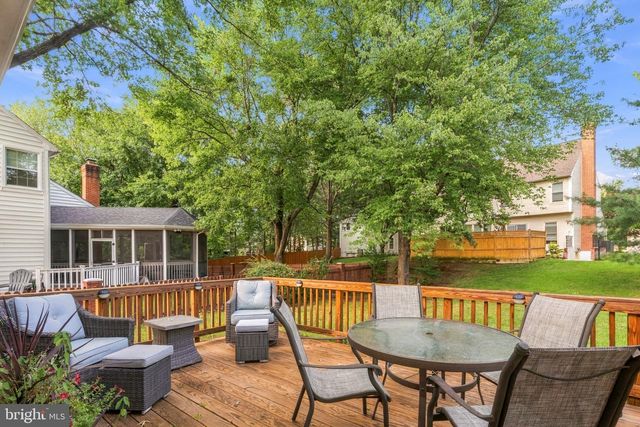 1316 SUMMERFIELD DR, Herndon, VA 20170