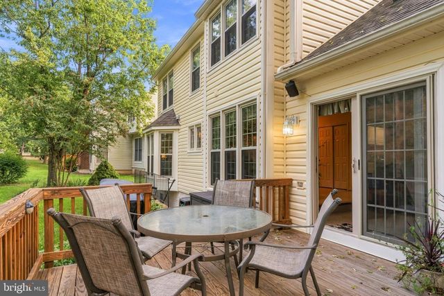 1316 SUMMERFIELD DR, Herndon, VA 20170
