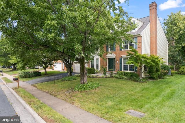 1316 SUMMERFIELD DR, Herndon, VA 20170