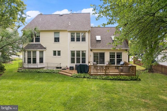 1316 SUMMERFIELD DR, Herndon, VA 20170