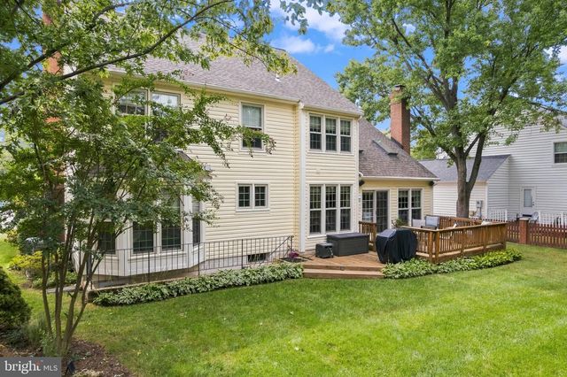 1316 SUMMERFIELD DR, Herndon, VA 20170