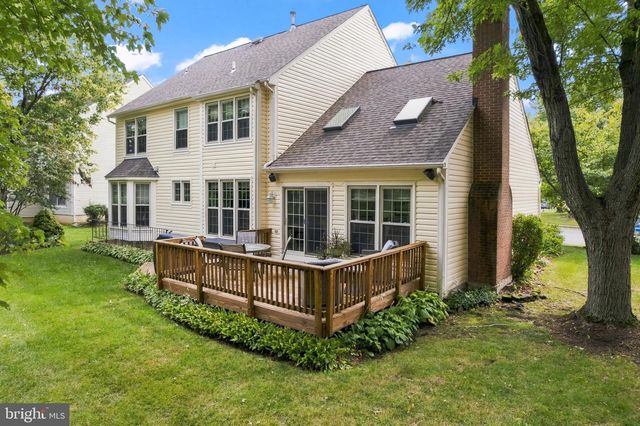 1316 SUMMERFIELD DR, Herndon, VA 20170