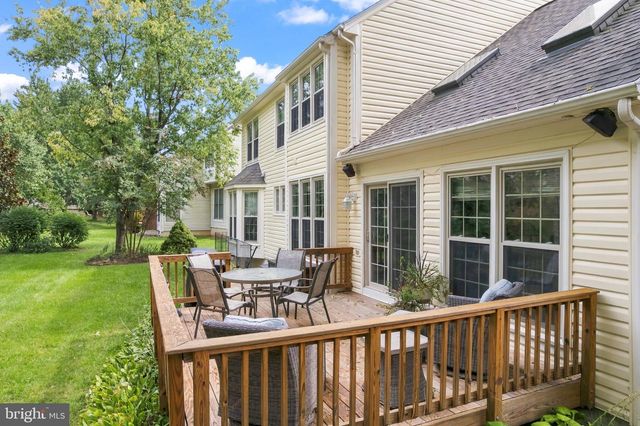 1316 SUMMERFIELD DR, Herndon, VA 20170