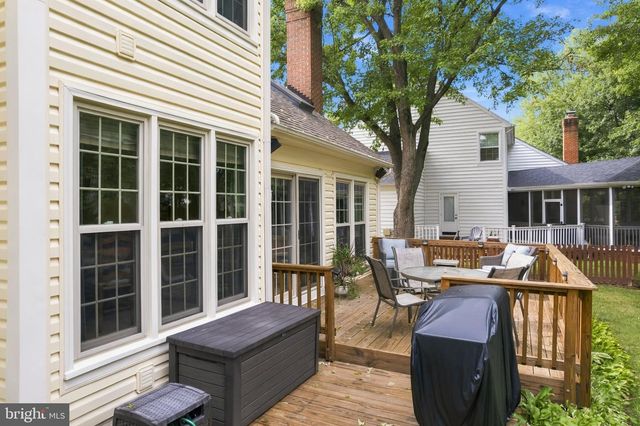 1316 SUMMERFIELD DR, Herndon, VA 20170