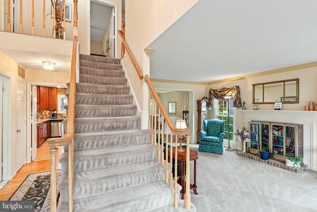 1316 SUMMERFIELD DR, Herndon, VA 20170