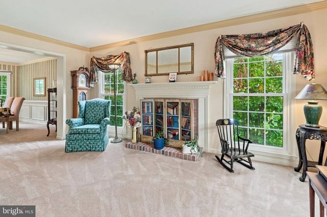 1316 SUMMERFIELD DR, Herndon, VA 20170