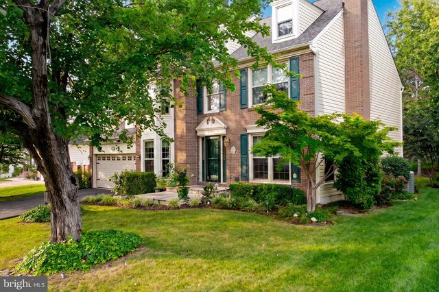 1316 SUMMERFIELD DR, Herndon, VA 20170